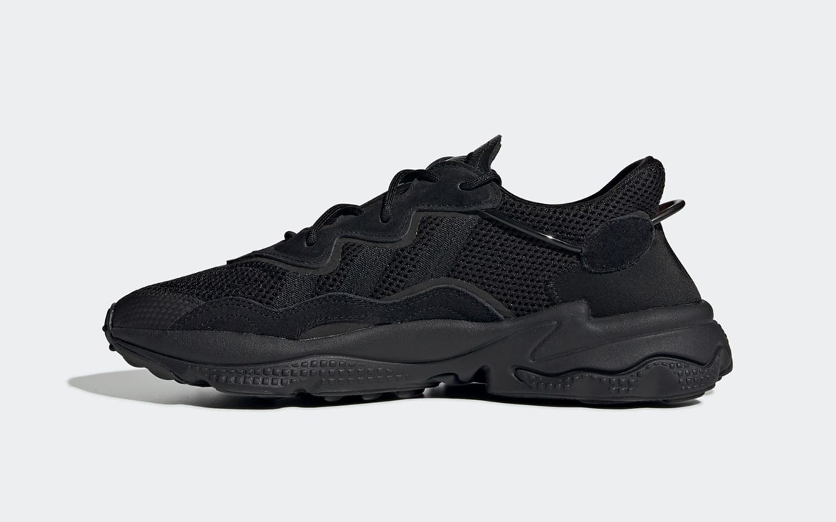 Adidas ozweego sales triple black