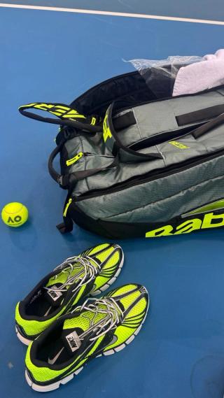 Carlos Alcaraz co-signs the Nike Zoom Skylon 11 "Volt" for training. Photo by Carlos Alcaraz via Men's Health.