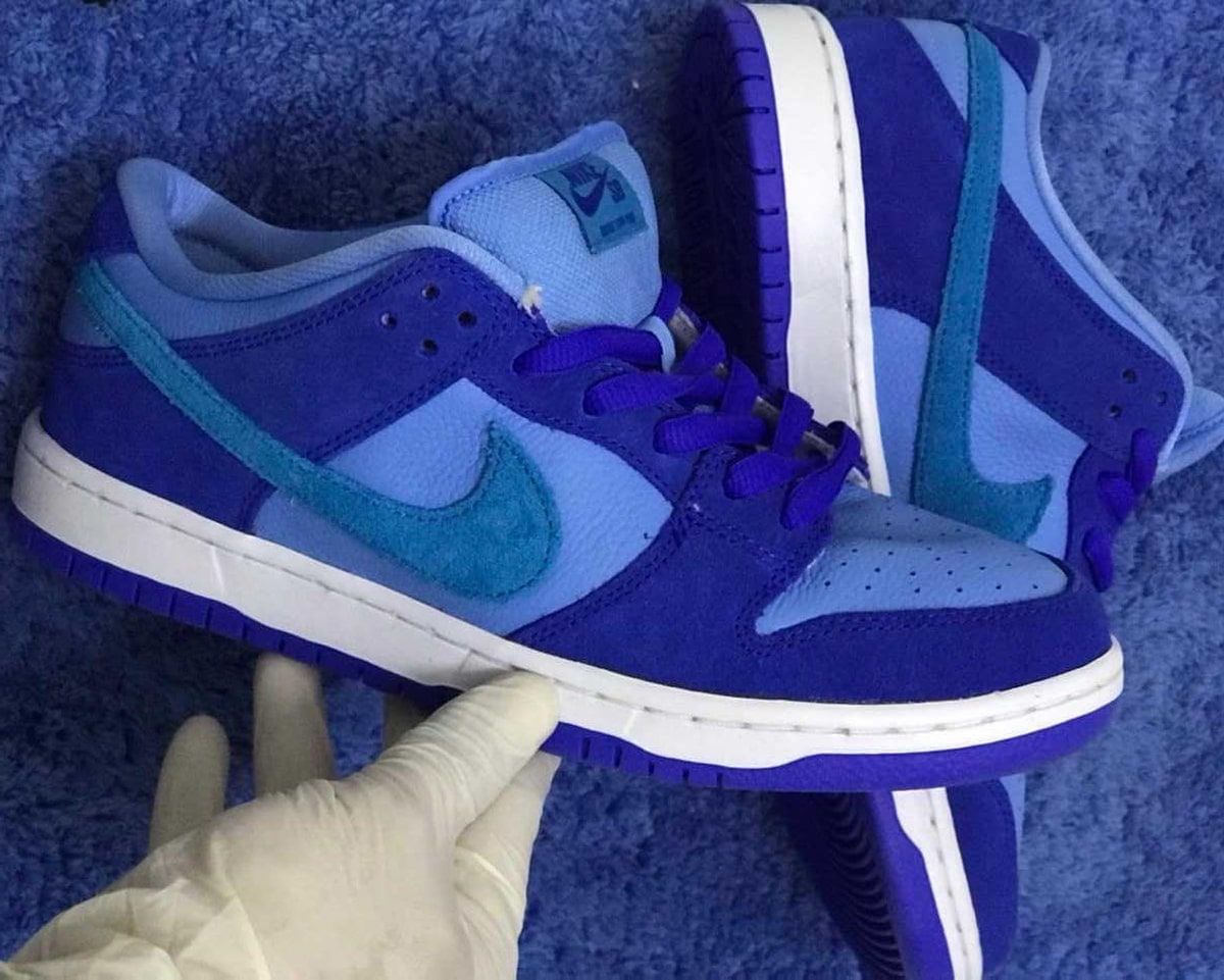 Official Images // Nike SB Dunk Low “Blue Raspberry” | House of Heat°