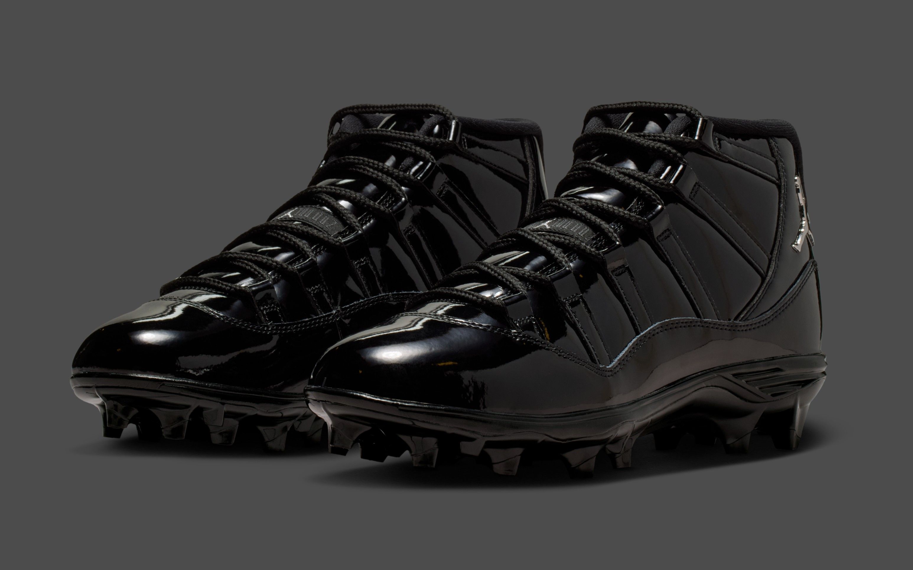 black jordan cleats