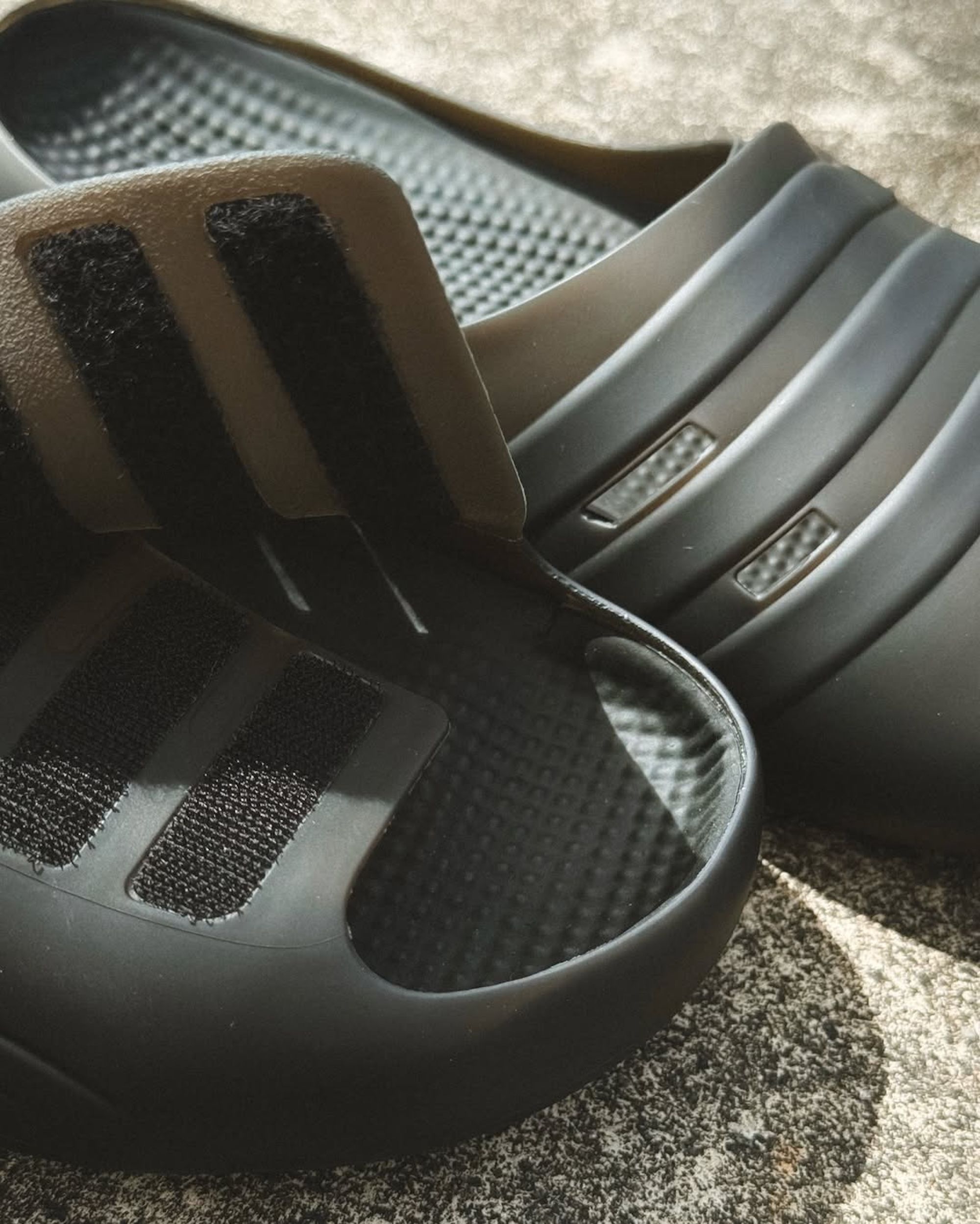 "Core Black" adidas Adislide. Photo via @lustpanama on Instagram.