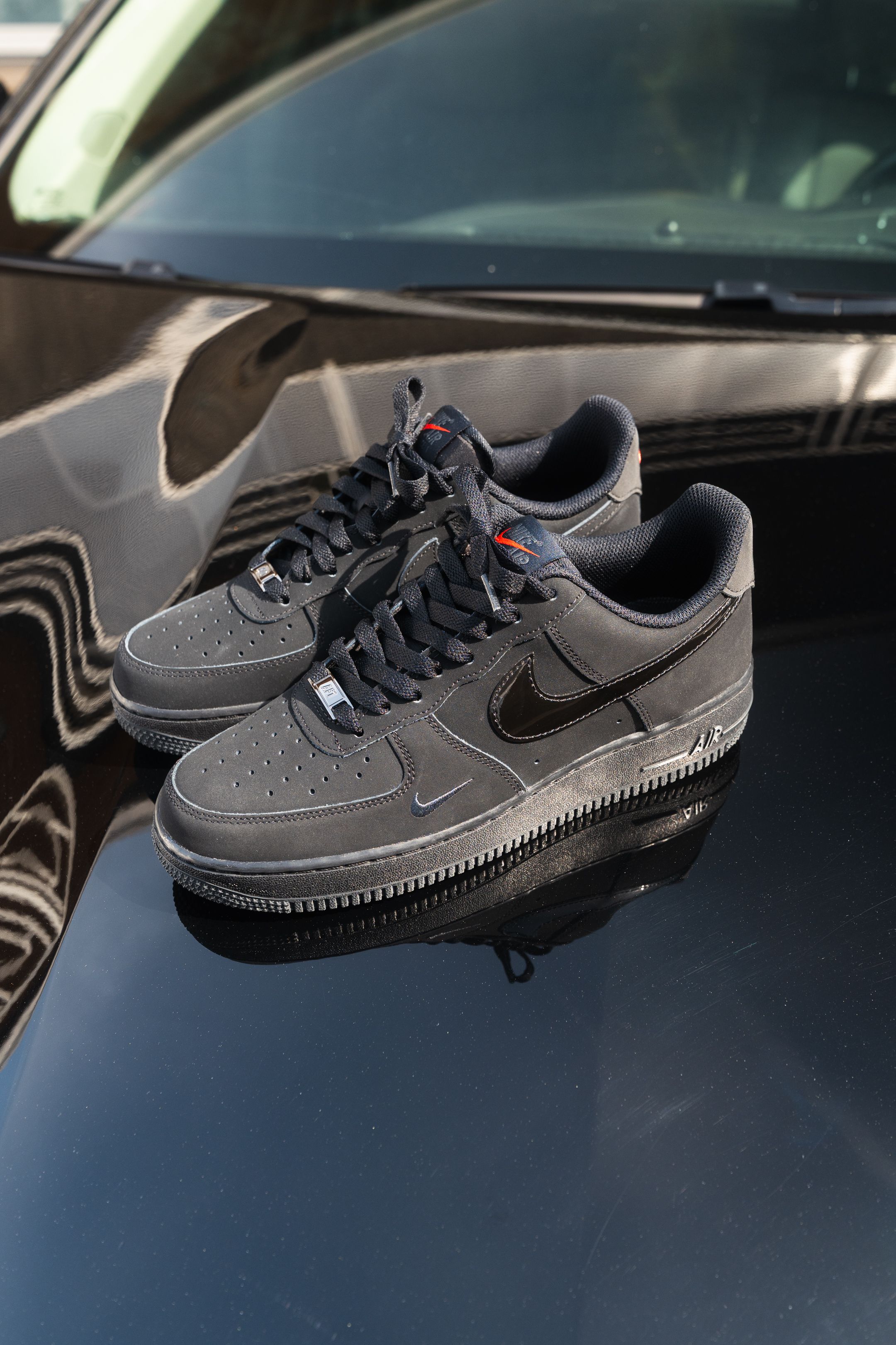 Black-red JD-exclusive Nike Air Force 1 '07 LV8 sneaker.