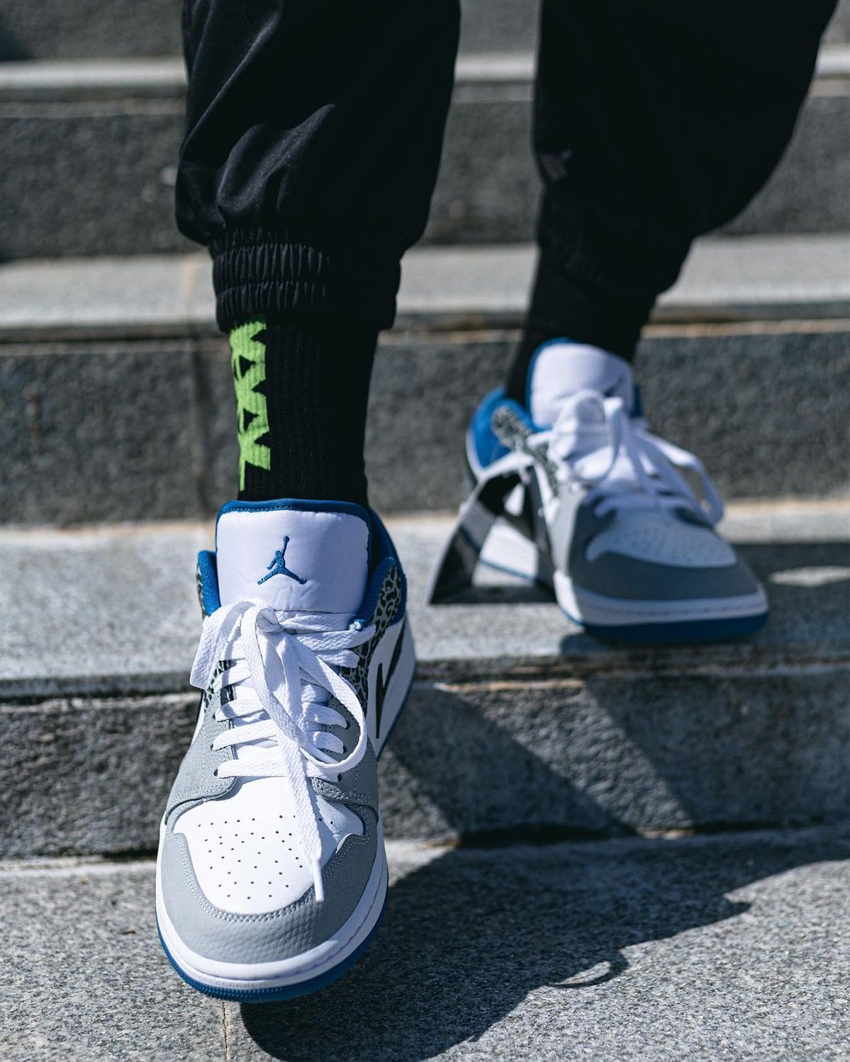 Jordan - AIR JORDAN 1 LOW (GS) 'WHITE/ROYAL BLUE-BLACK-WHITE