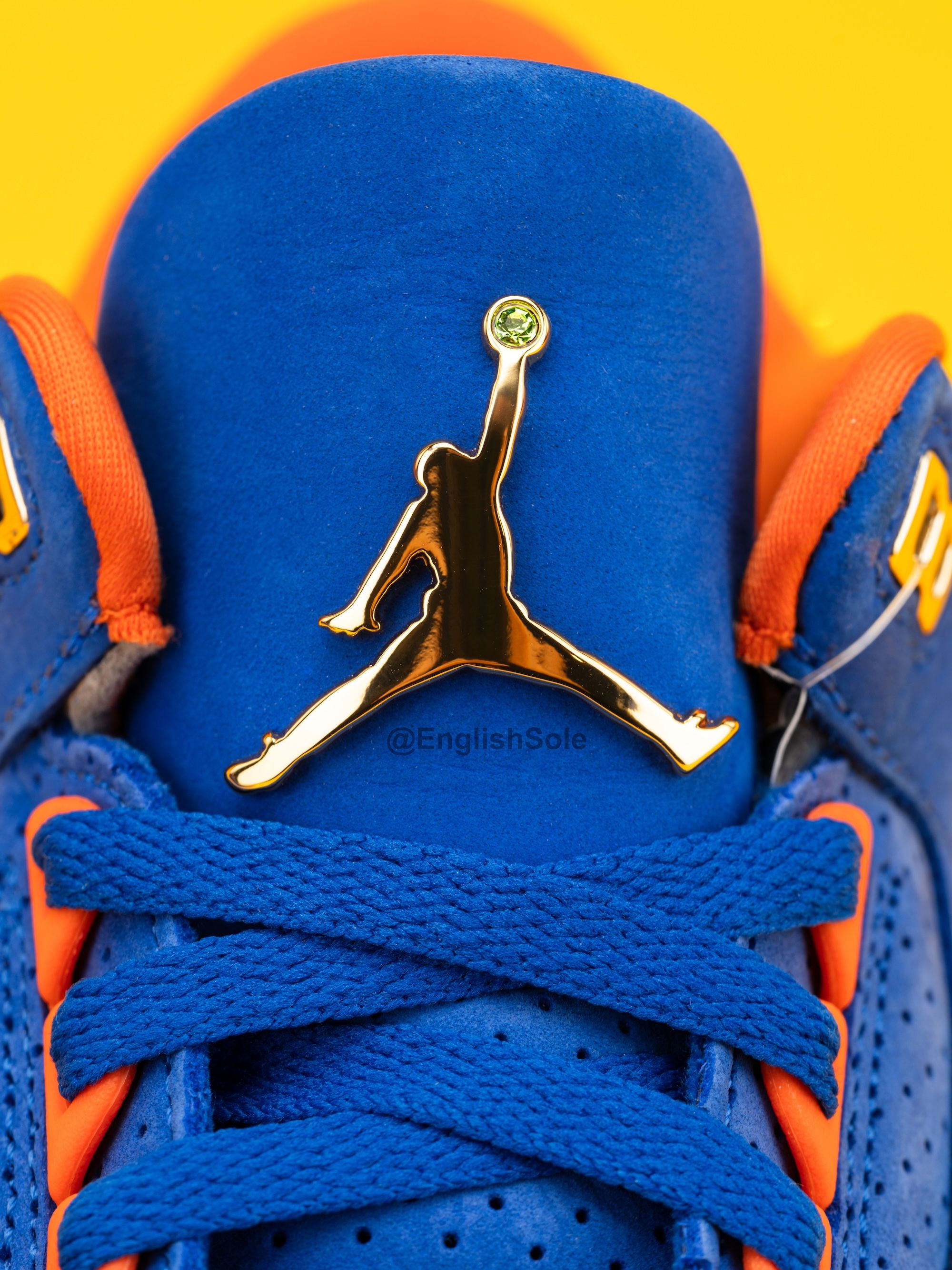 Air Jordan 3 P.E. gifted to the Florida Gators Men's Basketball Team for winning the NCAA 2024-2025 Championship. Photo via Instagram user @EnglishSole.