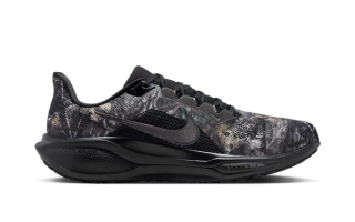 Nike Pegasus 41 "Realtree Camo" running sneaker.