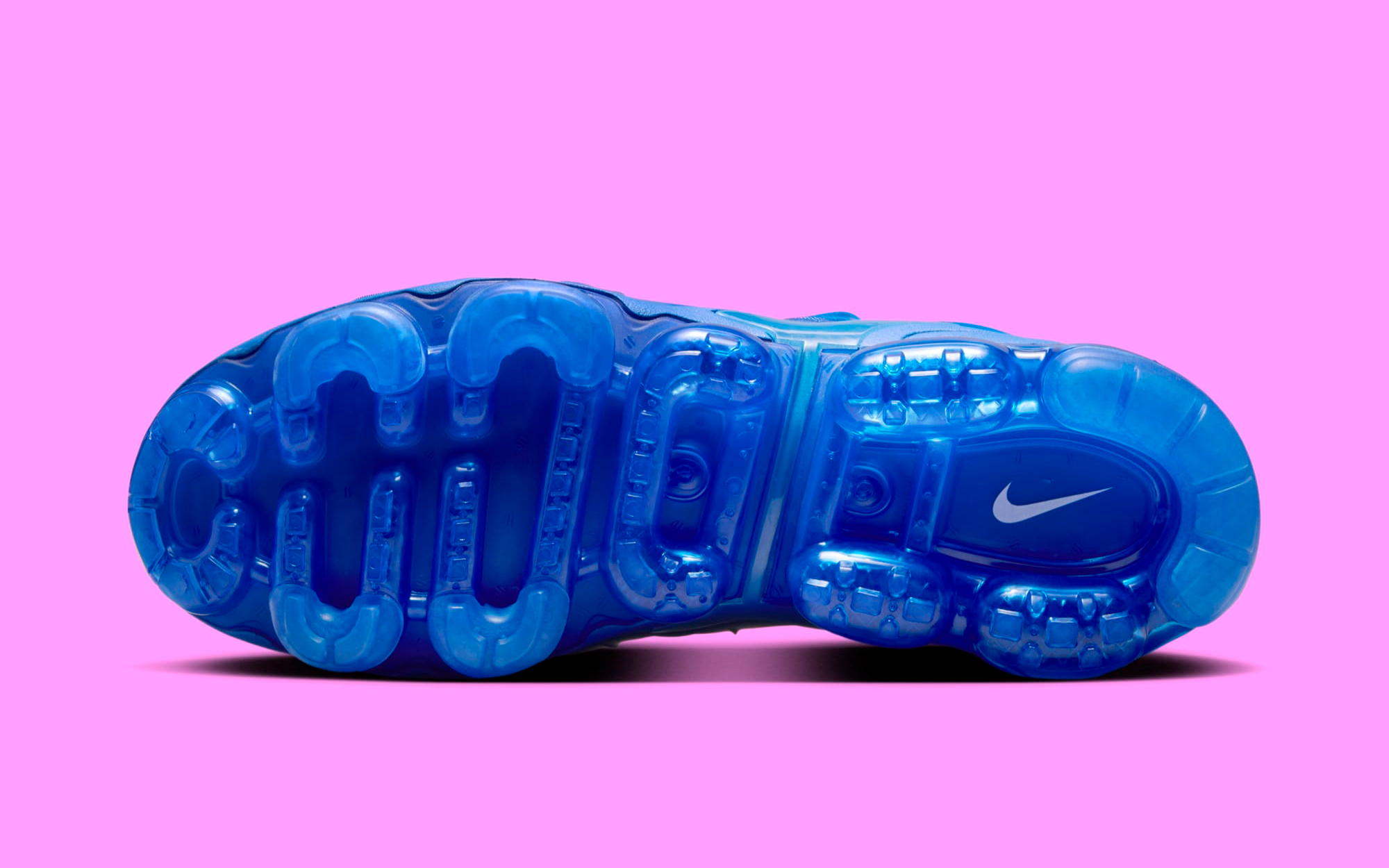 royal blue nike vapormax plus