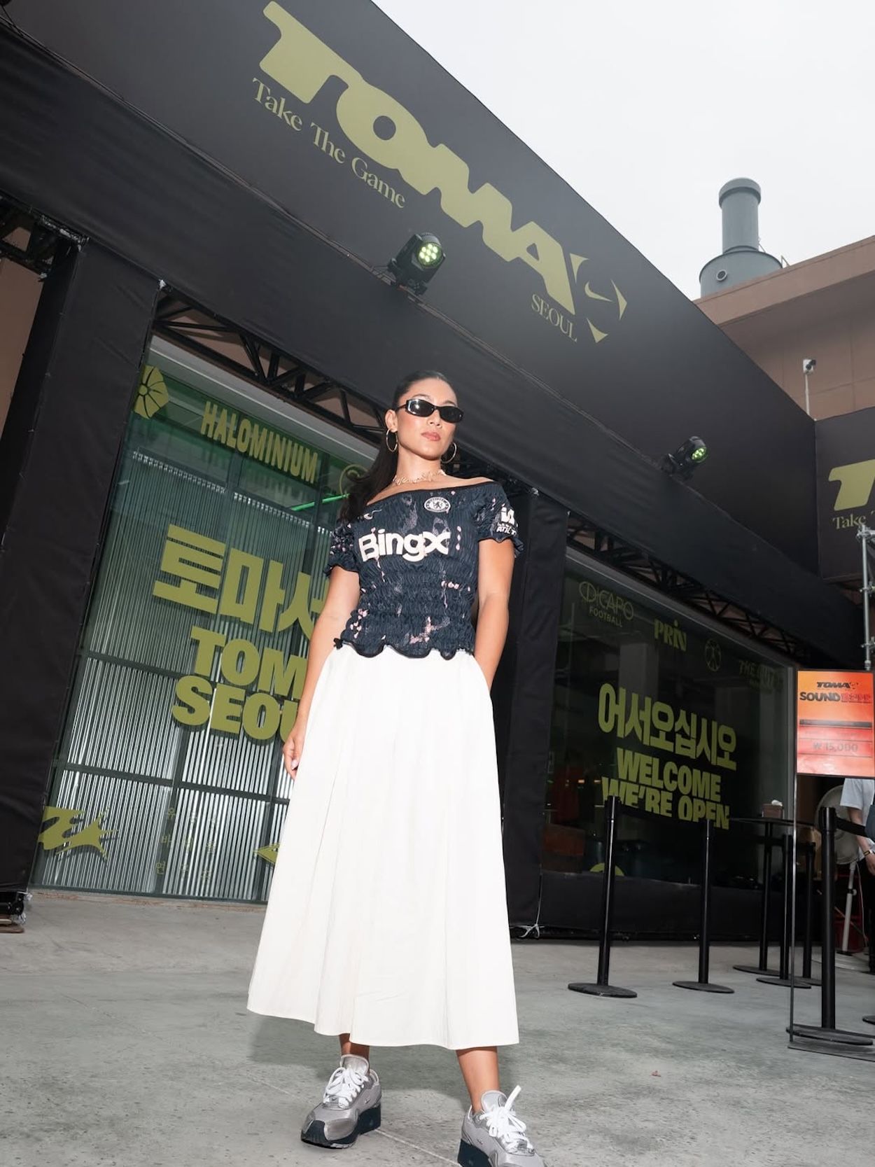 Jenny Chiu (@jennyachiu) in custom Chelsea jersey & Air Maxes. Photo via @nikeseoul on Instagram.