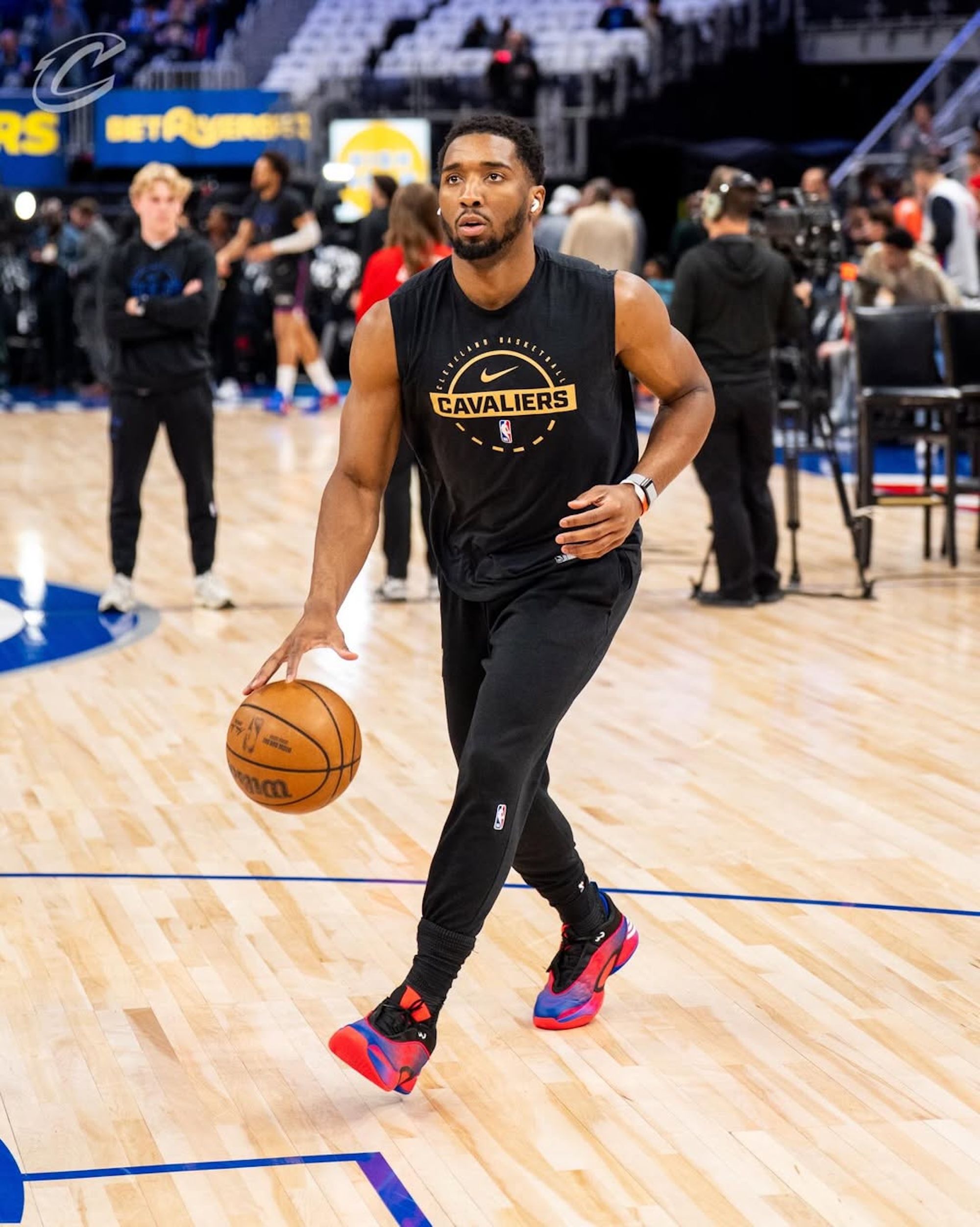 Donovan Mitchell wearing his Spider-Man-inspired adidas D.O.N. Issue #8. Photo via @cavs on Instagram.
