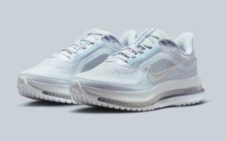 Women's Nike Pegasus Premium in a "Football Grey/World Indigo/Metallic Platinum" color scheme.