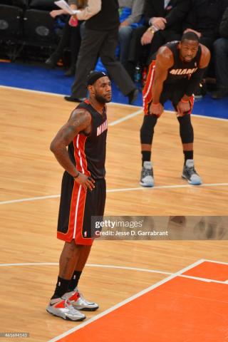 LeBron-James-Wearing-Nike-Zoom-LeBron-Soldier-7-SIlver-PE-Jan-9-2014