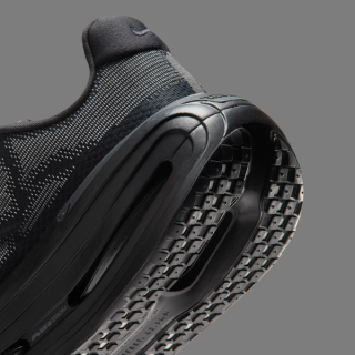 Men's Nike Vomero Premium "Skeleton" (SKU: IV7509-001). Photo via Nike.