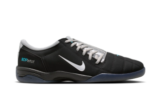 Nike Total 90 III indoor shoe in a "Black/Gamma Blue/Metallic Silver" color scheme.
