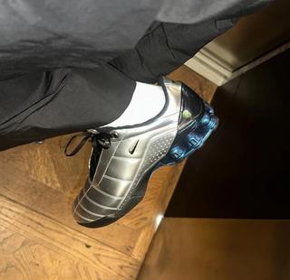 On-foot shot of the Maha Amsterdam x Nike Total 90 Secutor Shox Magia collaboration.