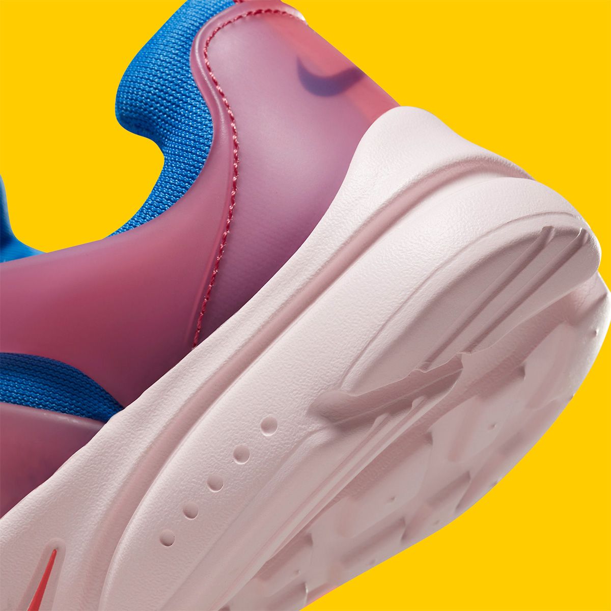 Nike air presto coral best sale