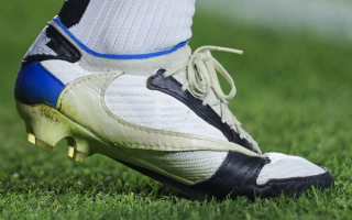 Close-up of Omar Mendoza's custom Nike Mercurial Vapor 16 inspired by Travis Scott x fragment x Air Jordan 1 Low OG "Royal" from 2021.