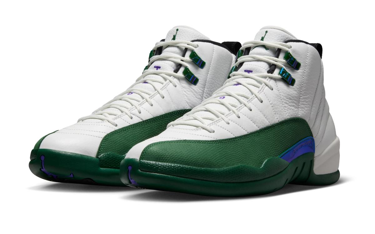 Air Jordan 12 Bucks, lateral
