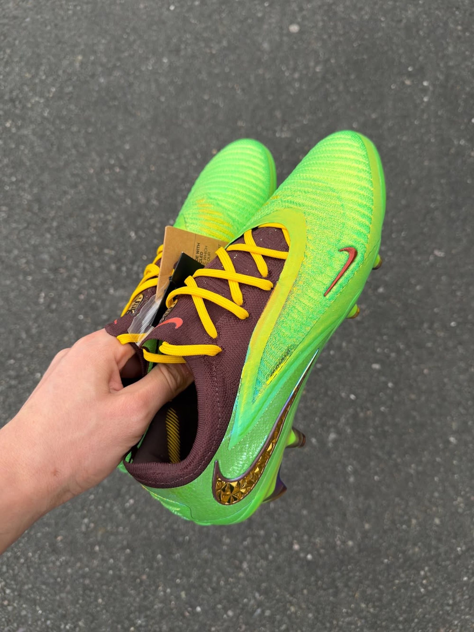 Travis Scott's Nike Phantom 6 Low Elite FG. Photo via @sbootssupply on Instagram.