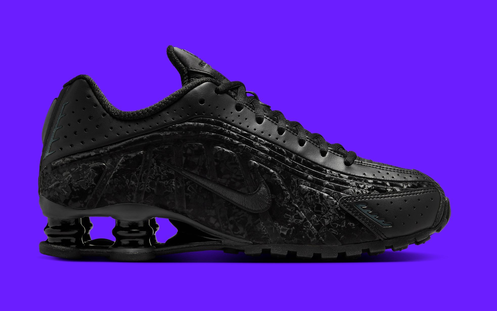 国内配送 NIKE W SHOX R4 BLACK/DARK SMOKE GREY Black Nike Shox R4 - JD Sports Global