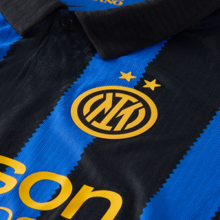 Inter Milan Crest on the 26/27 Home kit by Nike. Photo via Nike.