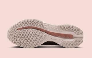 Outsole of Nike Running's Pegasus Premium in a "Particle Pink/Rose Gold" color scheme