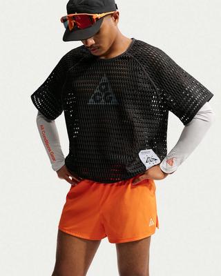 Nike ACG Radical AirFlow Short-Sleeve Running Top in "Black" (Anthracite/Cool Grey)