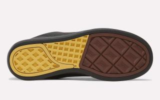 ICECREAM x Reebok Board Flip "Pumpkin" (SKU: 100265460). Photo via Reebok.