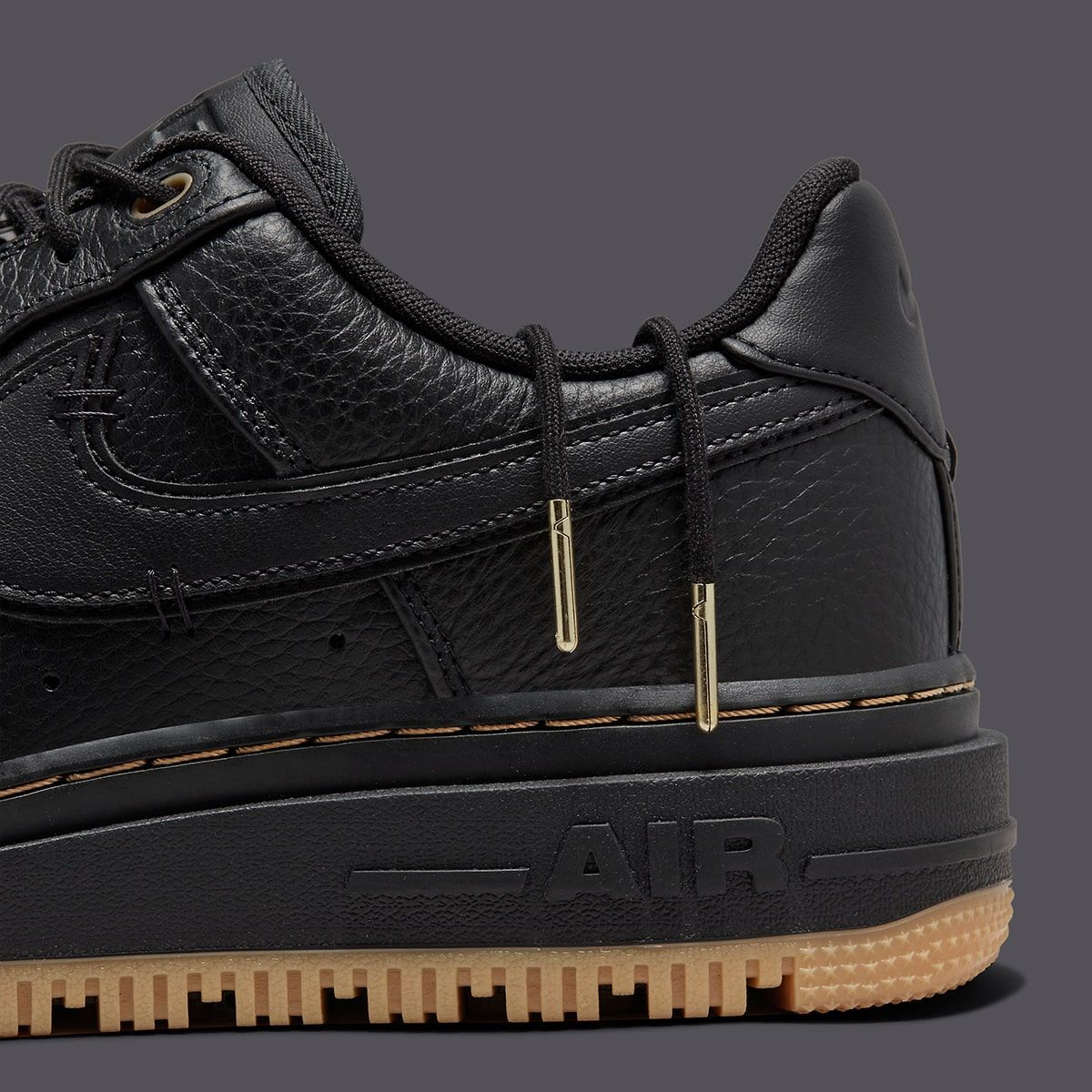 Nike air force hot sale 1 7 black gum