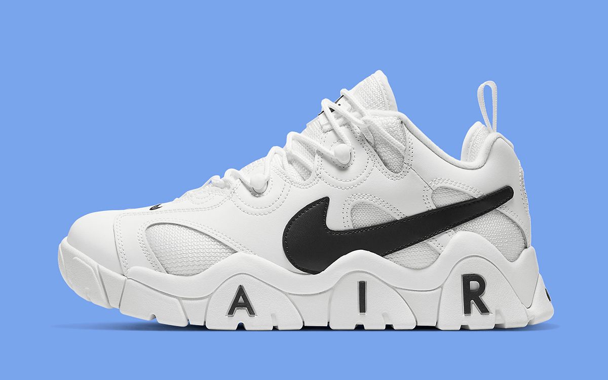 Nike air barrage hot sale black and white