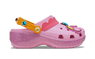 Nintendo's Super Mario Crocs Classic Platform Clog "Princess Peach", complete with Princess Peach Jibbitz™ charms.