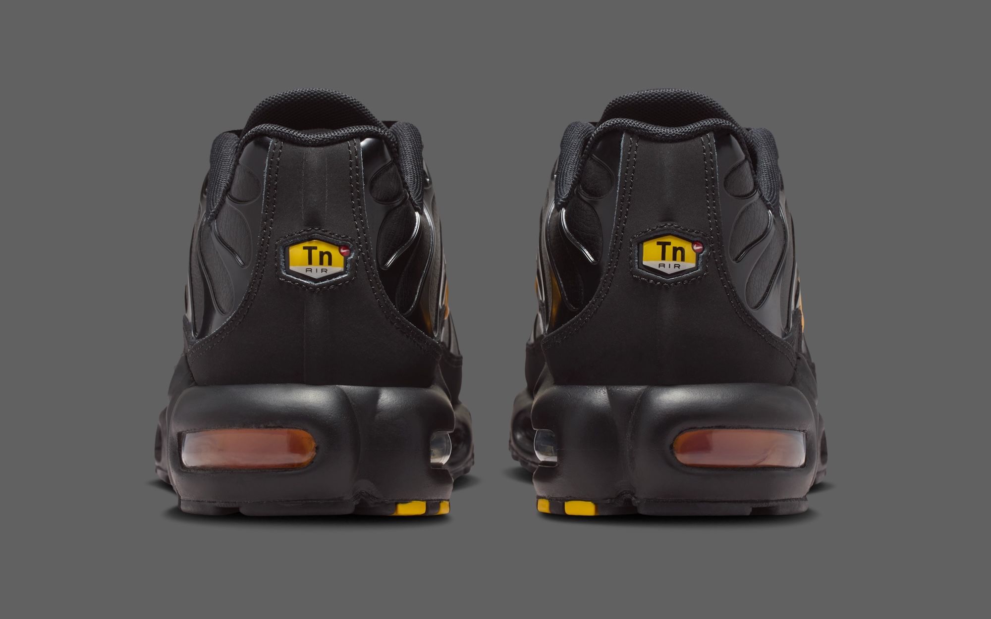 rose gold and black air max plus