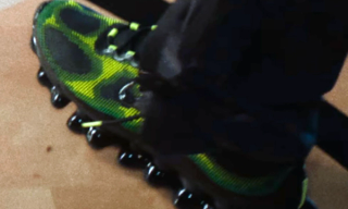 Yeat wearing the Nike Air Liquid Max in a green-and-black color scheme.
