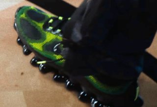 Yeat wearing the Nike Air Liquid Max in a green-and-black color scheme.