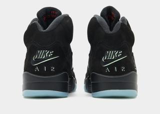 Air Jordan 5 "Halloween" (SKU: HQ7978-001). Photo via JD Sports.