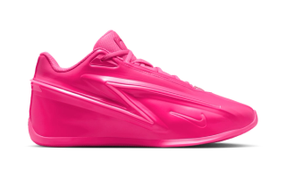 Kevin Durant's Nike KD 19 in a "Bubble Gum Bounce" color scheme.