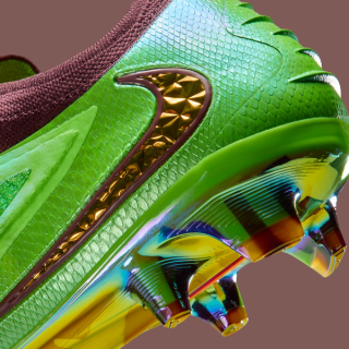 Travis Scott x Nike Phantom 6 Low Elite FG (SKU: IQ8140-900). Photo via Nike.