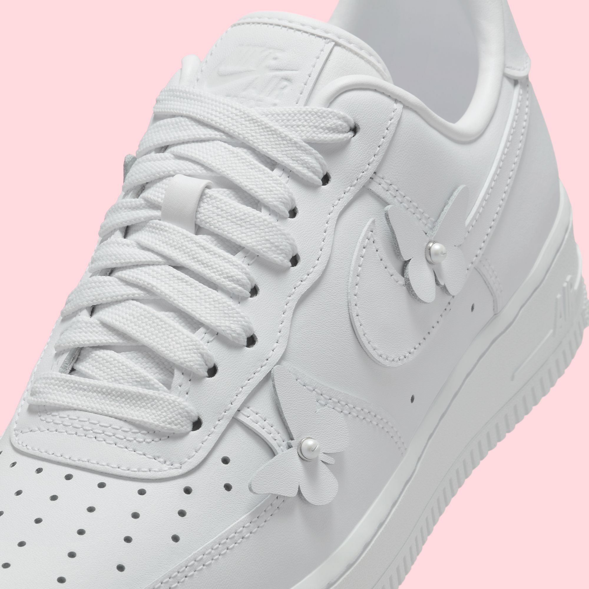 ナイキ エアフォース 1 LOW IH4480-100 AF1 蝶々 バタフライ 蝶のモチーフをあしらった Nike Air Force 1 Low “Butterfly”が