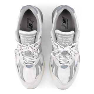 New Balance 991v2 "Wind Chime/Brilliant White" (SKU: U991AC2). Photo via New Balance.