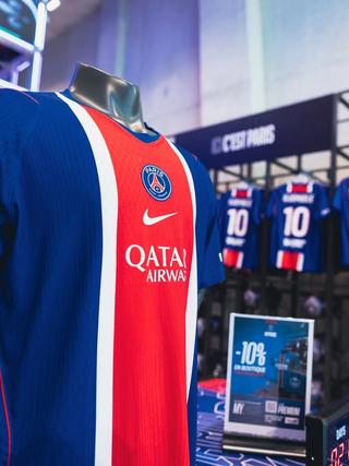 PSG 26/27 Home kit by Nike on display at Mégastore Paris Saint-Germain. Photo via PSG.