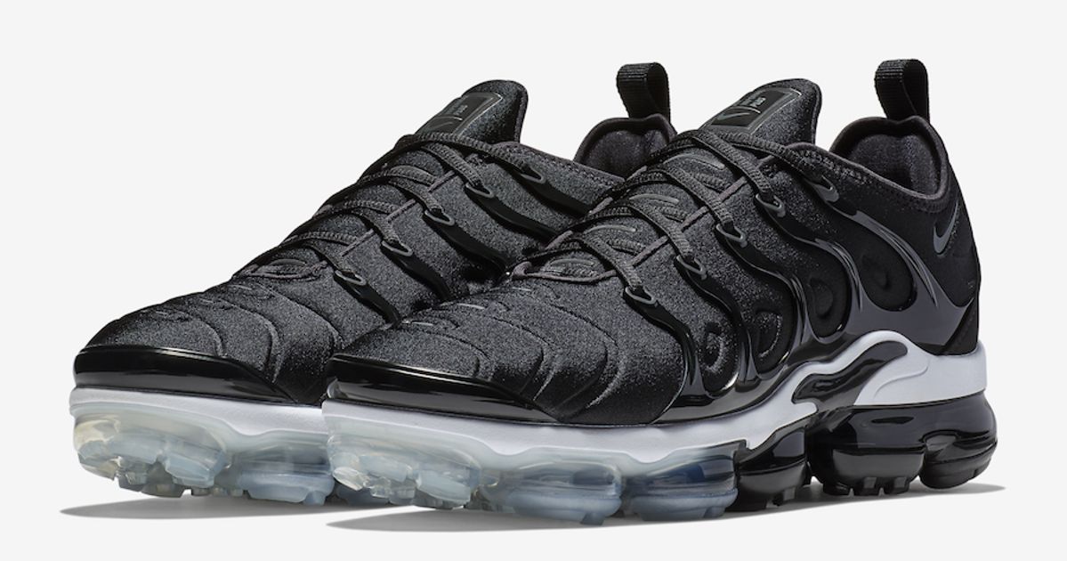 vapormax plus petal dust