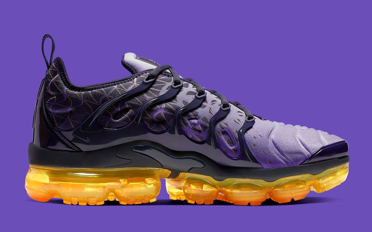 Vapormax plus obsidian laser on sale orange