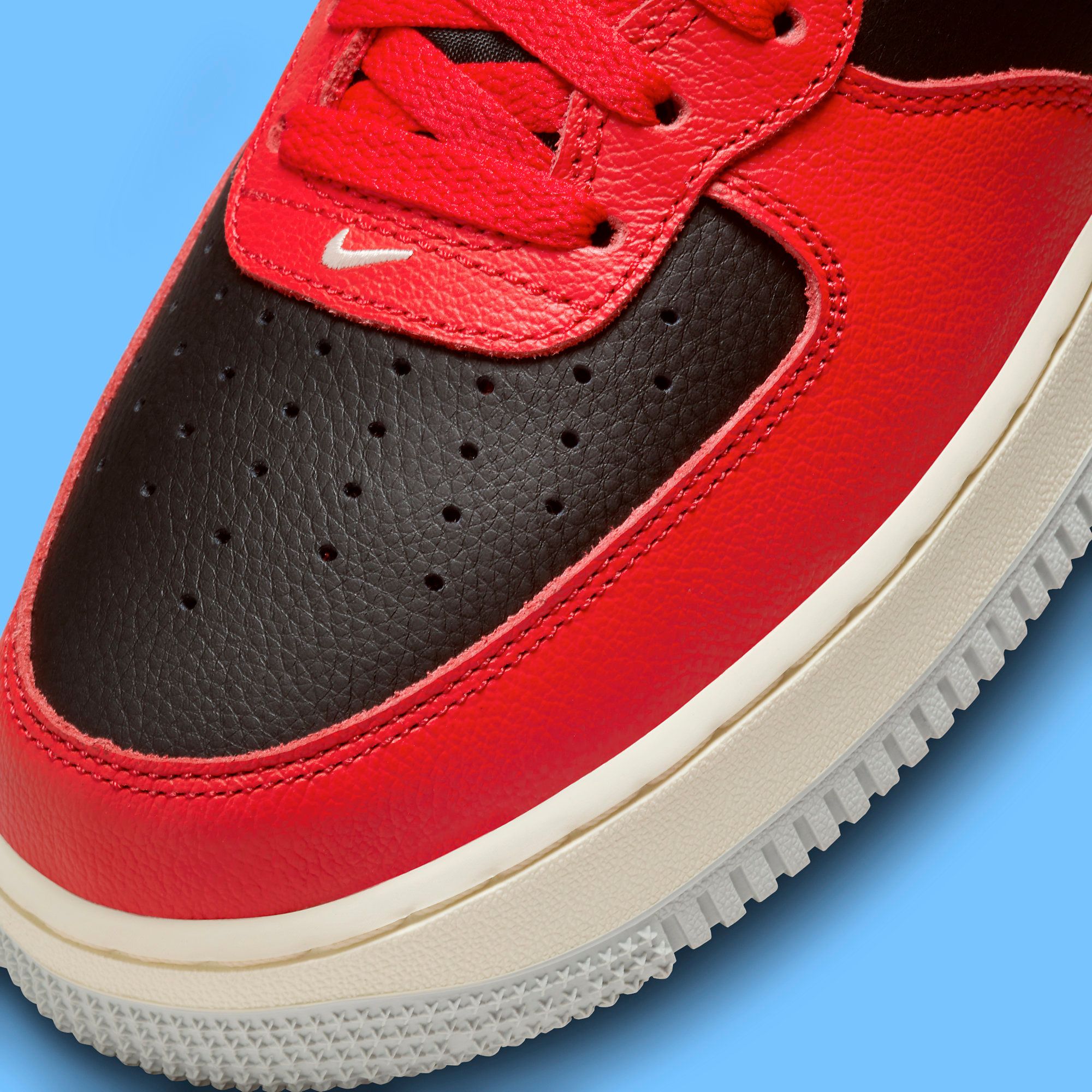 Tenis Casual Nike Air Force 1 Mid Split Black Red de Mujer