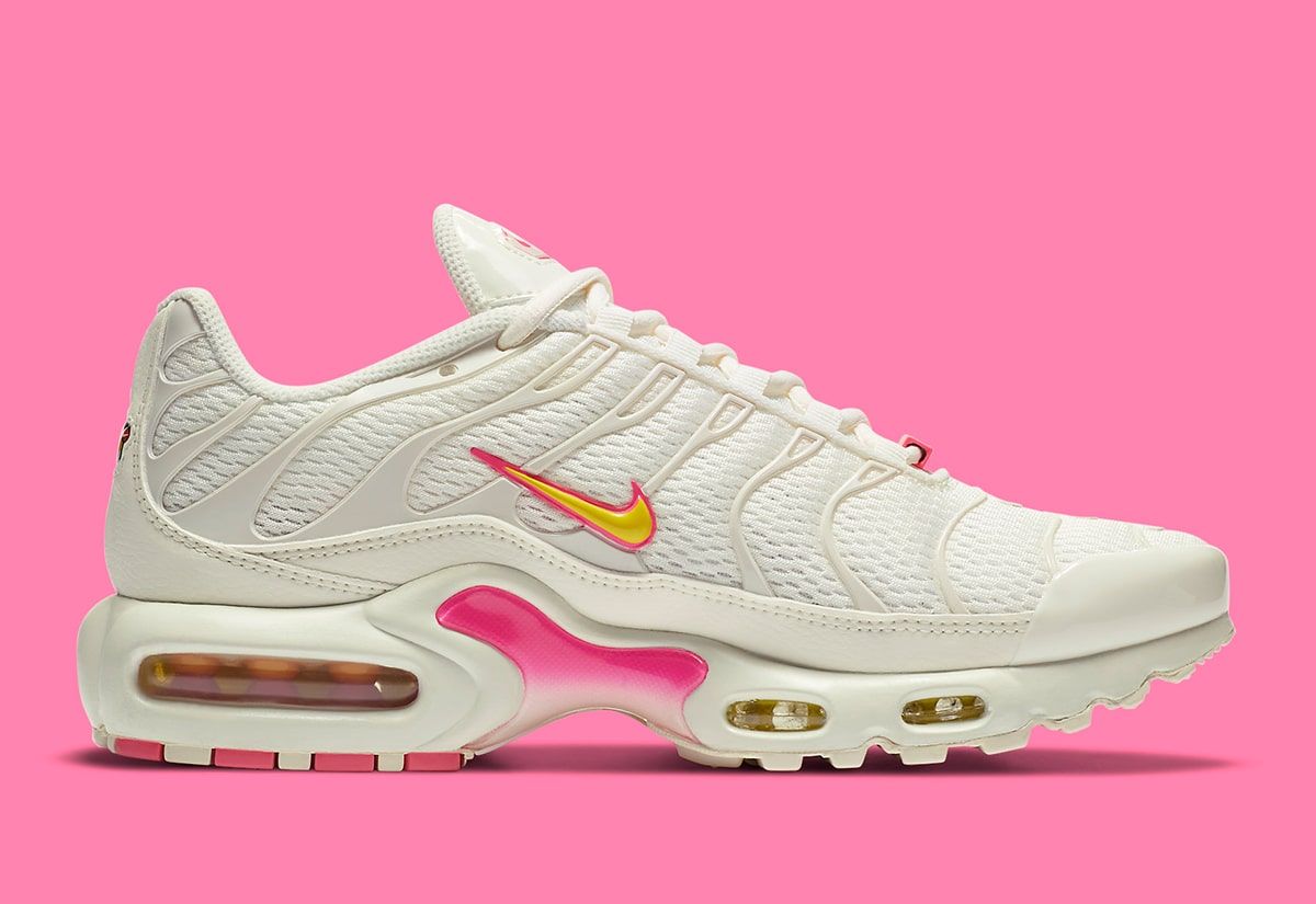 Nike tn white pink hotsell and yellow