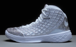 Vanessa Bryant's 1-of-2 Nike Kobe 3 Protro "Diamante" PE covered in Vanessa Bryant's Nike Kobe 3 Protro "Diamante" PE Features 5,575 5,575 Swarovski® Crystals.