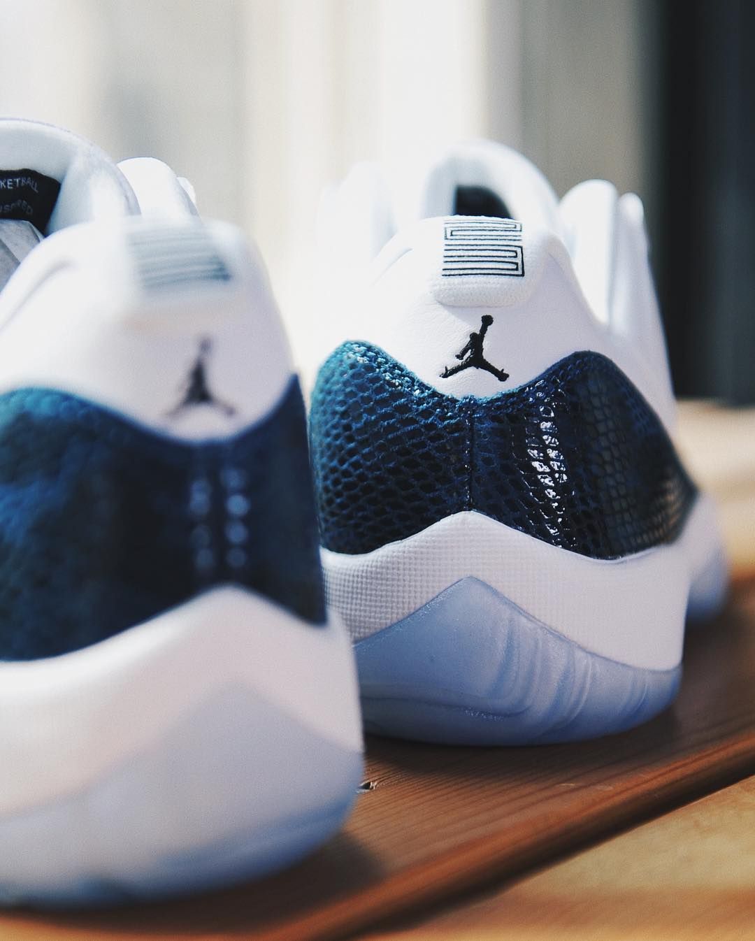 Air jordan 11 low hot sale blue snakeskin release date