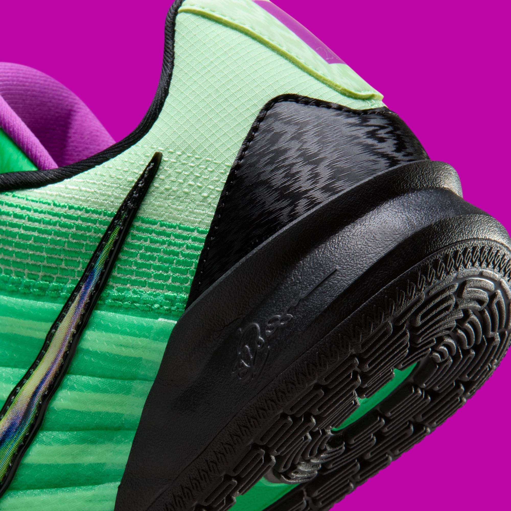 ナイキ 【お年玉価格】SABRINA 3 GAMER EP 300カラー 25.5 サブリナ 3