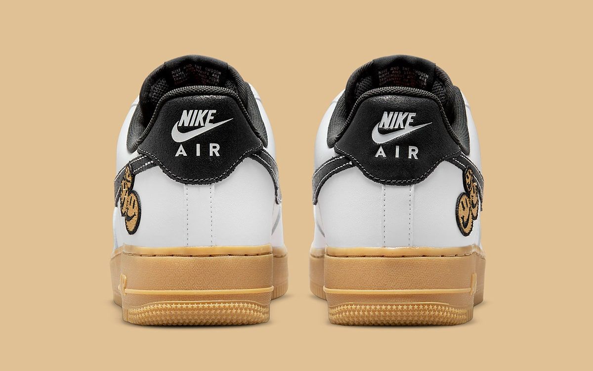 Nikes with smiley 2024 face on back