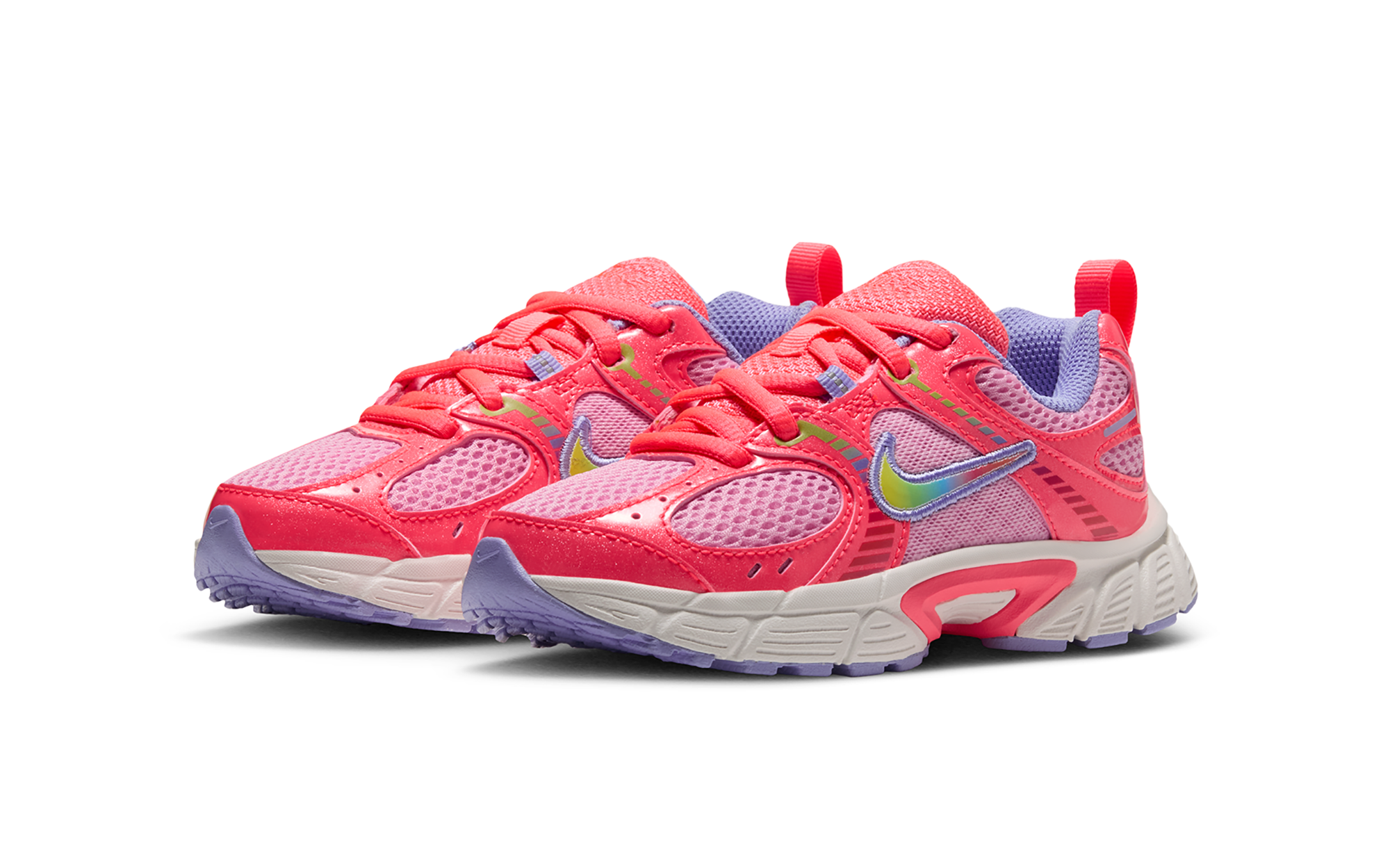 Shop Little Kid's Nike V5 RNR "Hot Punch" (SKU: IV6245-674). Photo via Nike.