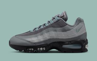 Nike Air Max 95 in a "Smoke Grey/Smoke Grey/Light Smoke Grey/Cannon" color scheme.