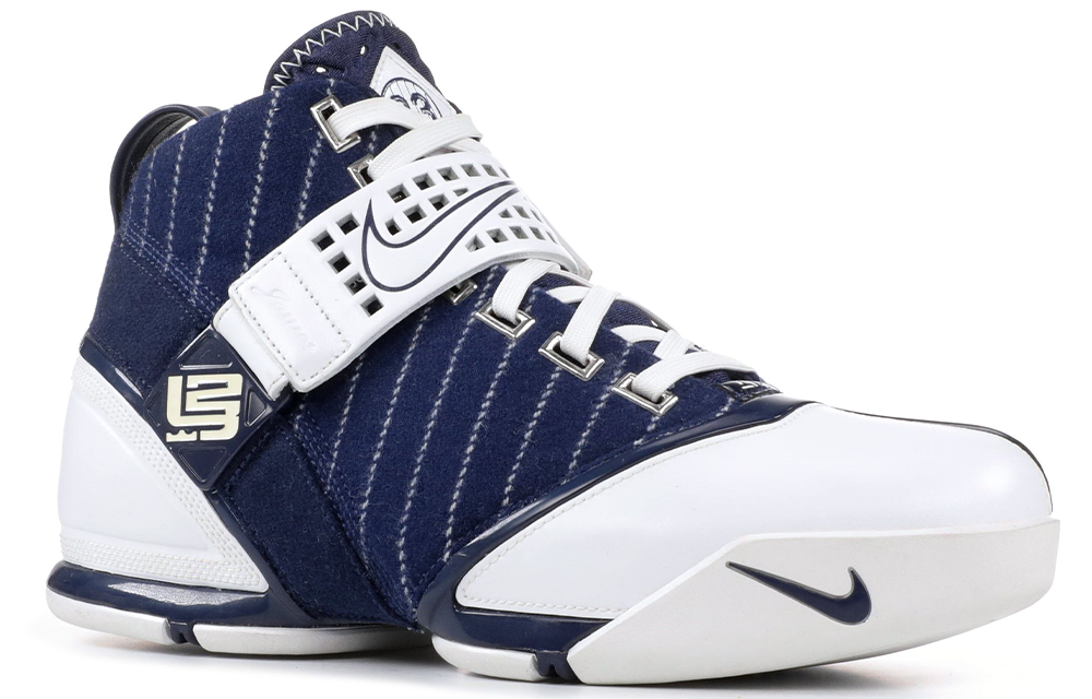 Nike-Zoom-LeBron-5-Yankees; SKU: 317253-411. Photo via Flight Club.
