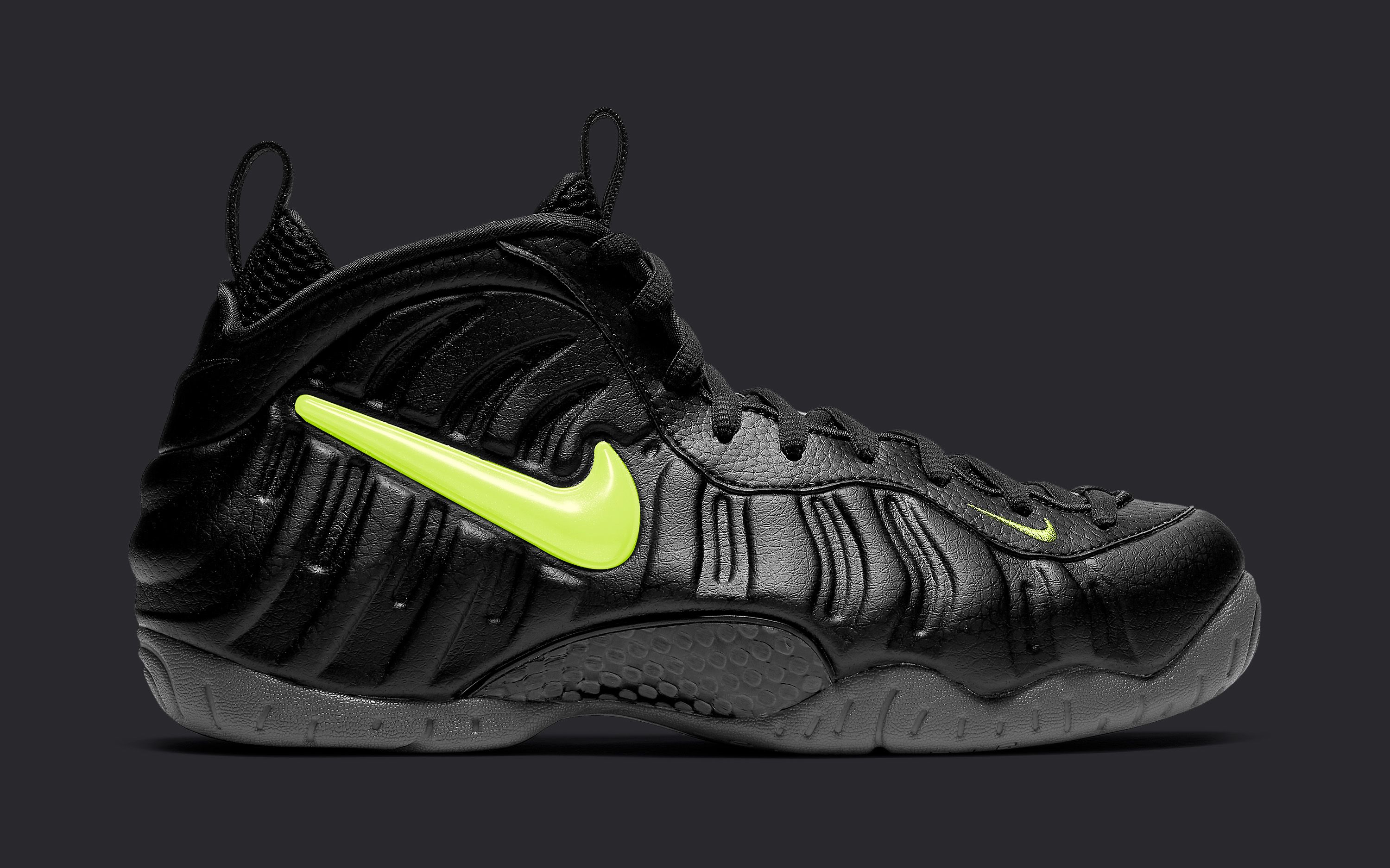 NIKE - NIKE AIR FOAMPOSITE PRO VOLTナイキ バッシュ Nike Air Foamposite Pro 2021 Volt Size 7M/8.5W B-Grade